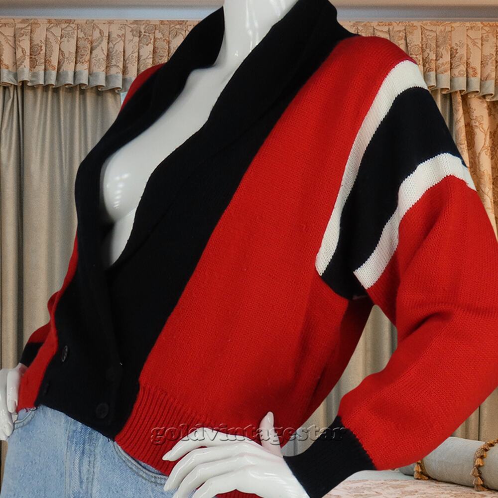 Vintage Red Cardigan Sweater M: Urban Elegance in Knitr9a